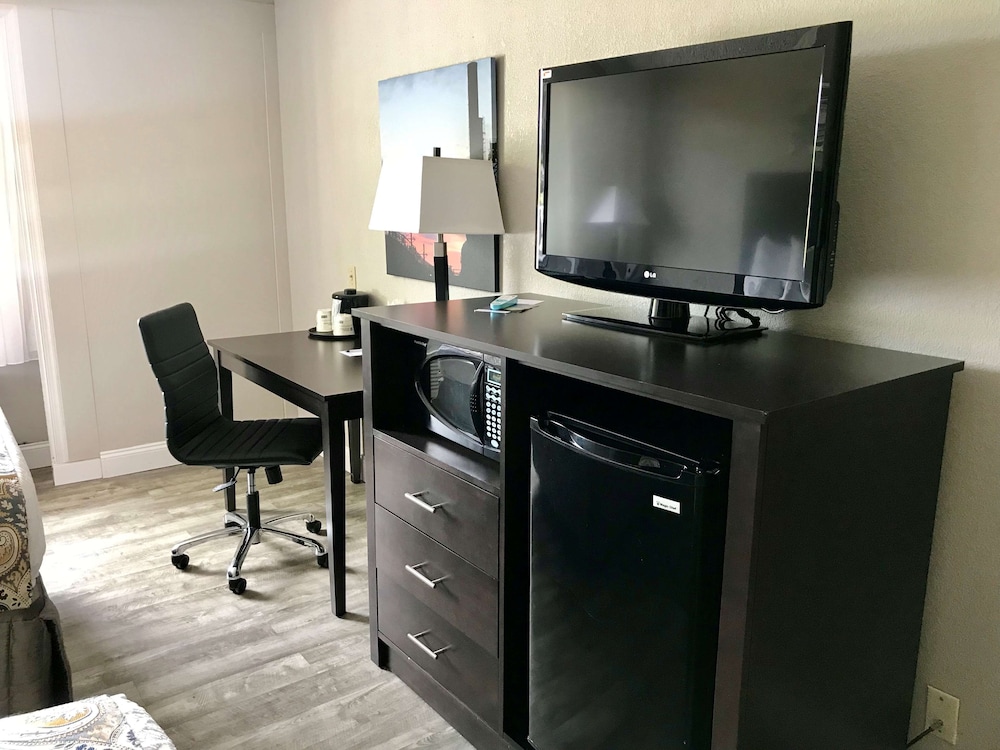 SureStay Plus Hotel by Best Western Lehigh Valley - photo 8