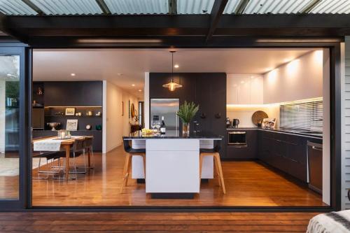 Urban Oasis Villa Your Perfect City Escape — 4-Star Luxury Hotel in Auckland, New Zealand