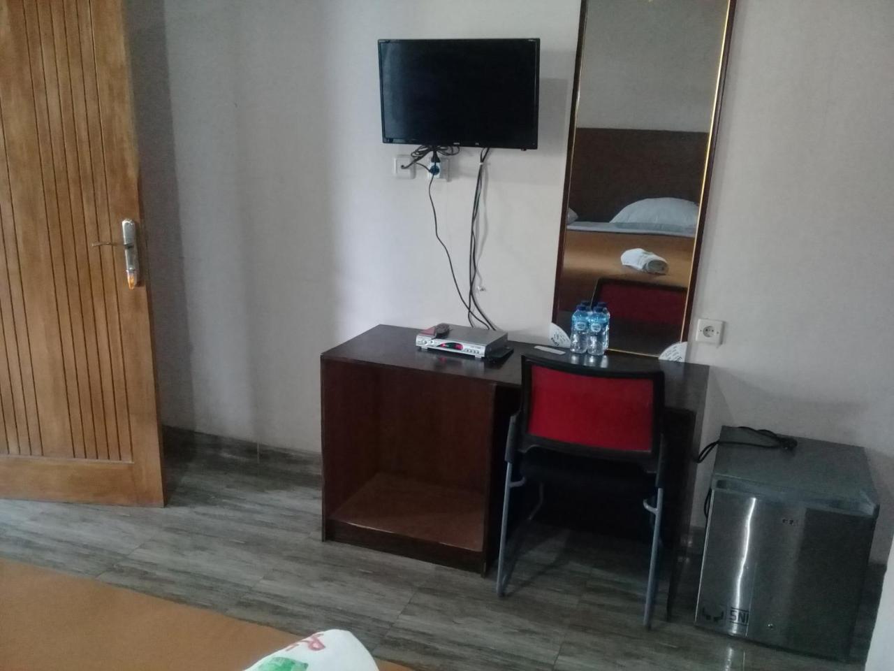 Rf Hotel — Unknown City — photo 4