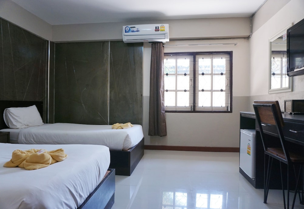 Puangpech Hotel in Lampang, Thailand