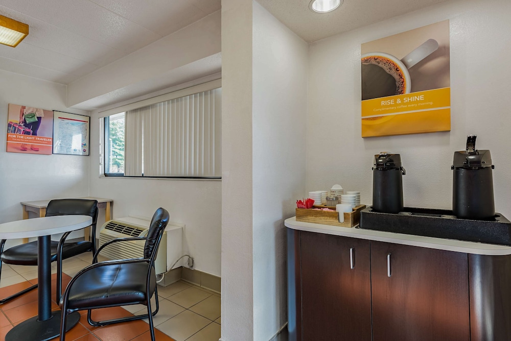 Days Inn by Wyndham Cincinnati I 71 - photo 15