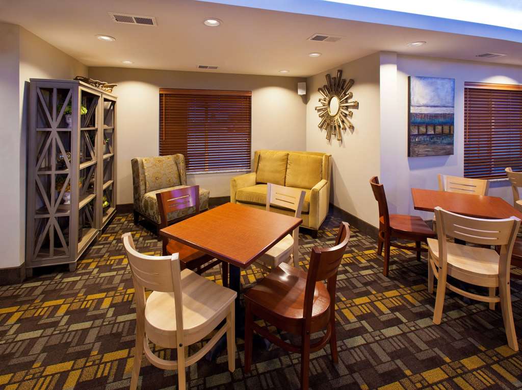 AmericInn by Wyndham Fairfield - photo 11