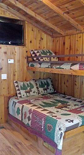 Mount Vernon Camping Resort Studio Cabin 4 — Bartow — photo 5