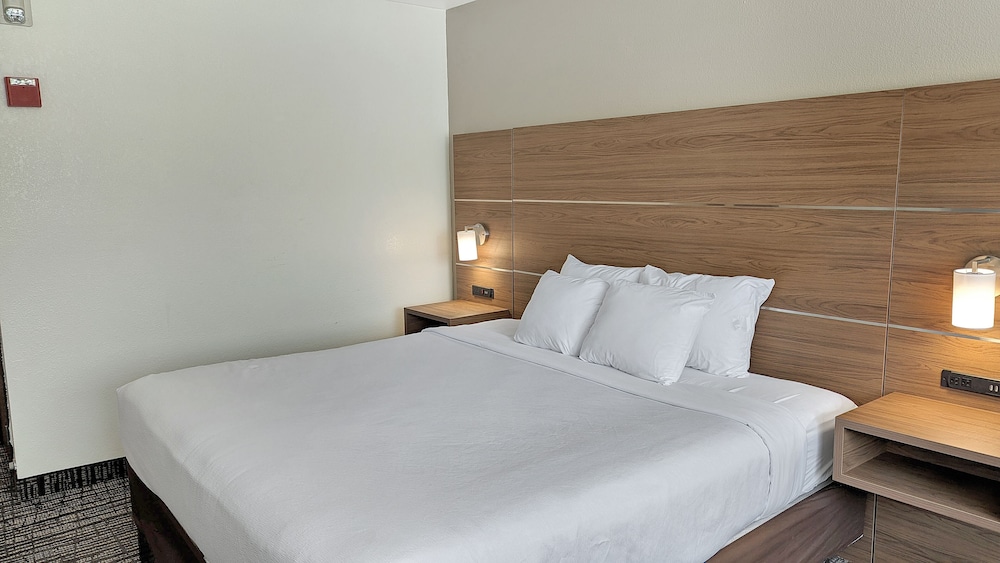 Estherville Hotel & Suites - photo 39