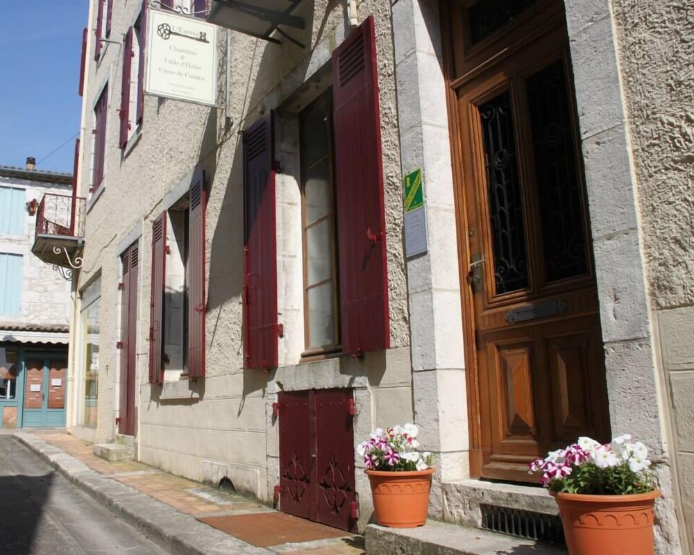 L'Entrée Chambres d'Hotes & Restaurant — 4-Star Luxury Hotel in Castillonnes, France