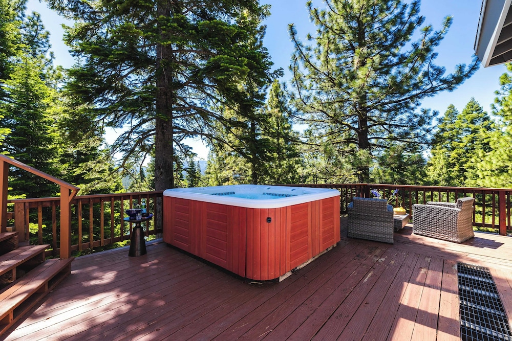 Sparrow by Avantstay Modern Mountain Retreat w Hot Tub Pool Table & Games - photo 2
