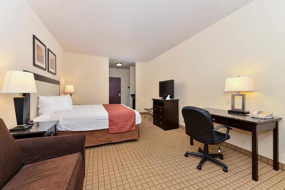 Express Inn & Suites - photo 10