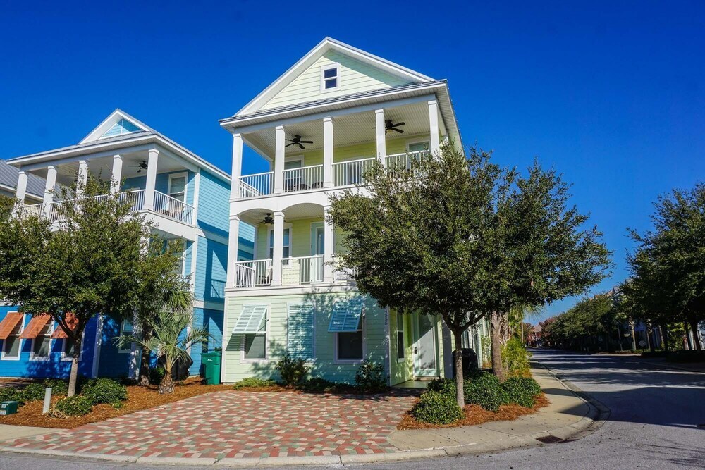 Ooh La La - carbon neutral hotel in Destin