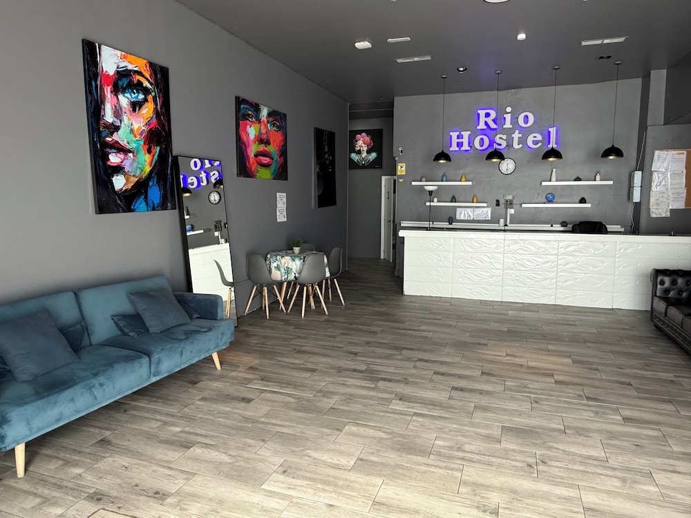 Rio Hostel hotel Moscardó Madrid