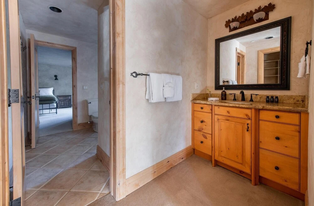 Cherry Ridge by Avantstay Incredible Mountain Mansion w Game Room Hot Tub & Views - photo 24