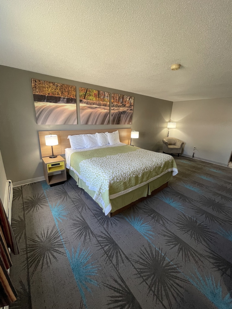 Days Inn by Wyndham Alpena - photo 6