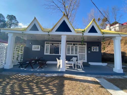 Belle Vue Cottages in Kud, India