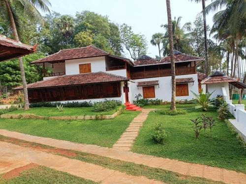 Kalappura Farm House Heritage — 4-Star Luxury Hotel in Ottappalam, India