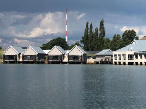 Millys Restaurant and Chalets - last minute hotel in Unknown City