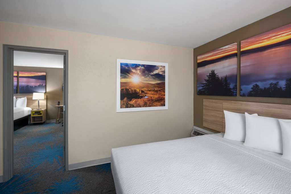 Days Inn by Wyndham Klamath Falls - photo 33