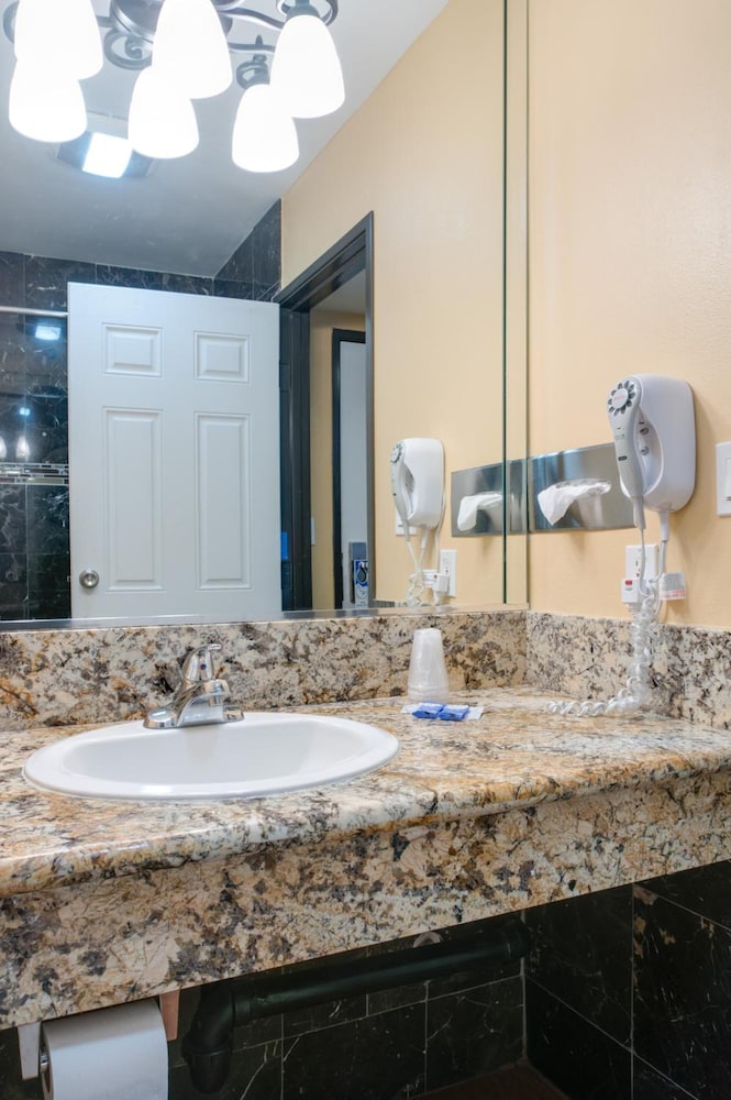 Redondo Beach Inn - photo 16