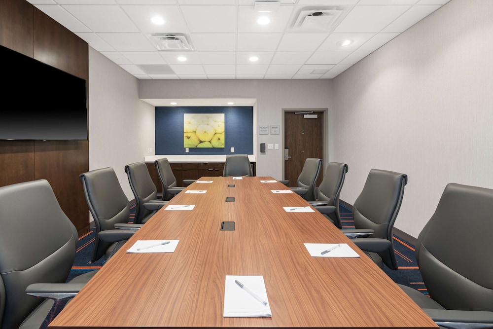 Hampton Inn Circleville - photo 44