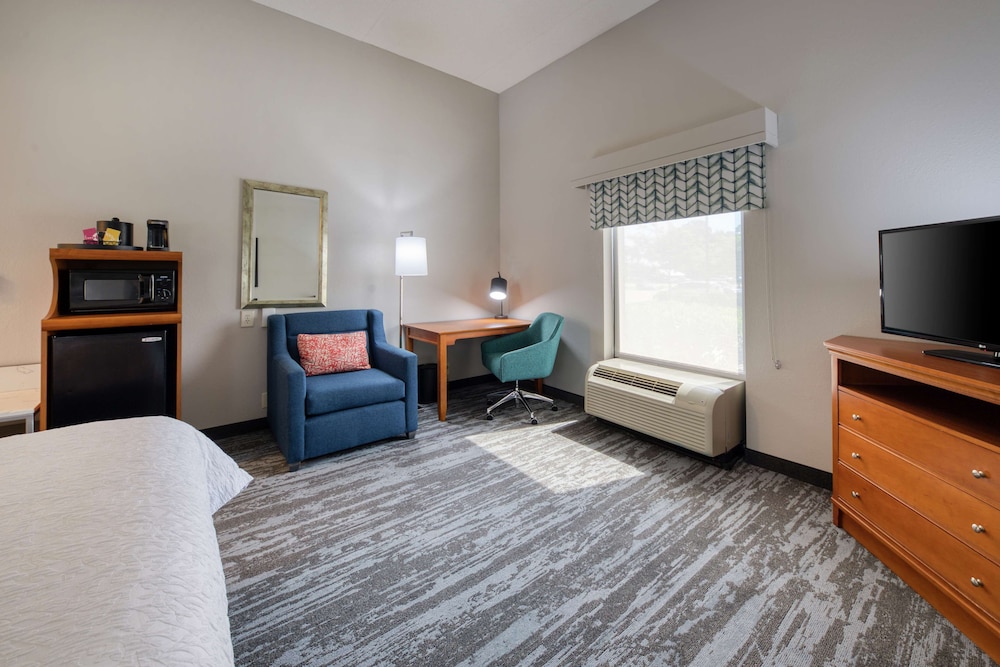 Hampton Inn Wilmington University Area Smith Creek Station - photo 25