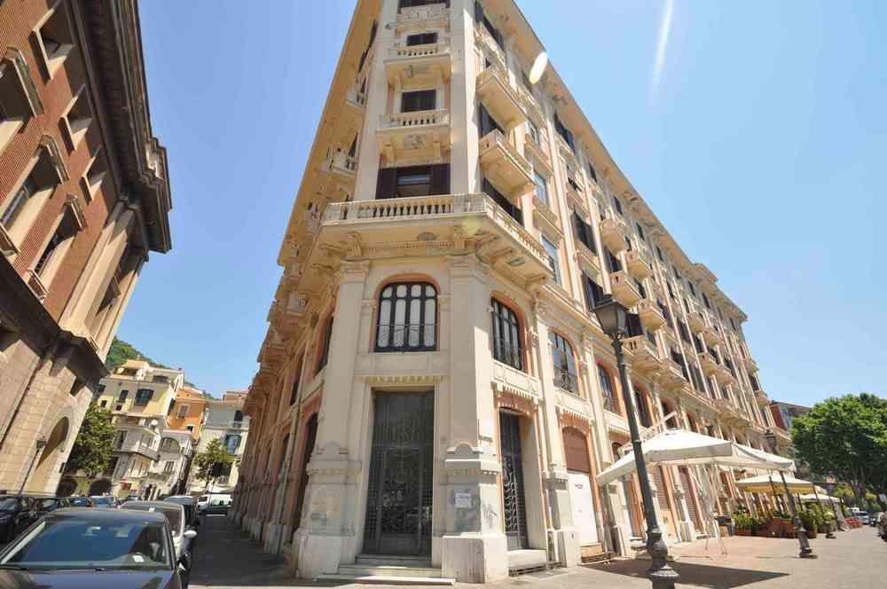 Casa vacanza Feel Salerno — 4-Star Luxury Hotel in Salerno, Italy