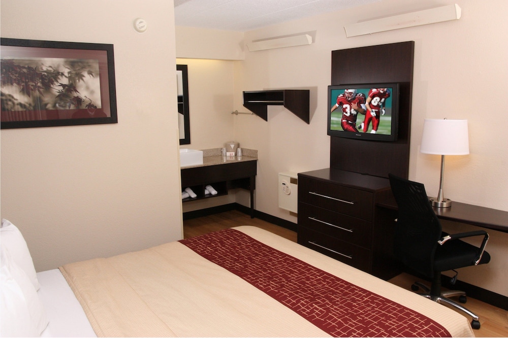 Red Roof Inn PLUS Philadelphia Airport - photo 6