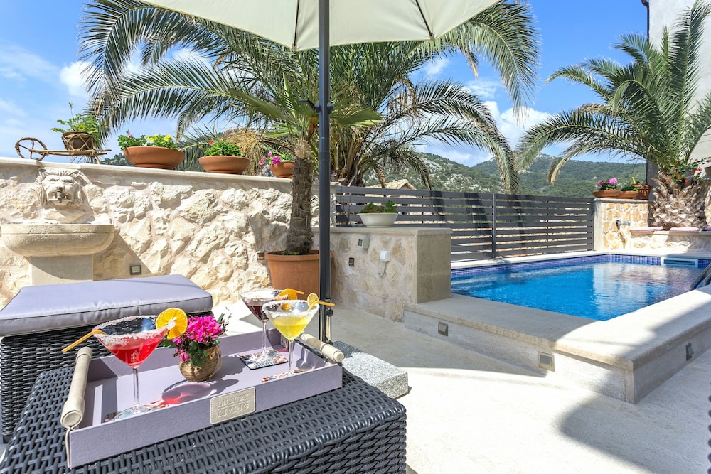 Apartments Capitis in the Centre — 4-Star Luxury Hotel in Hvar, Croatia