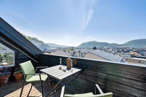 Rom i loftsleilighet med utsikt in Bergen, Norway