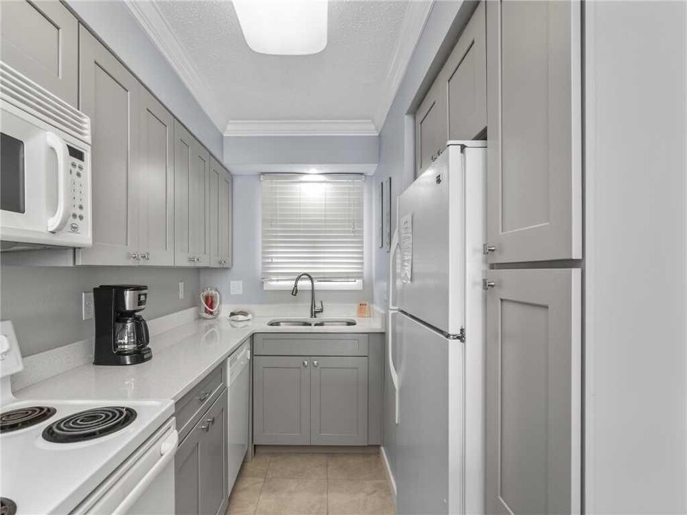 Regency Towers 1013 Two Bedroom Condo - photo 11