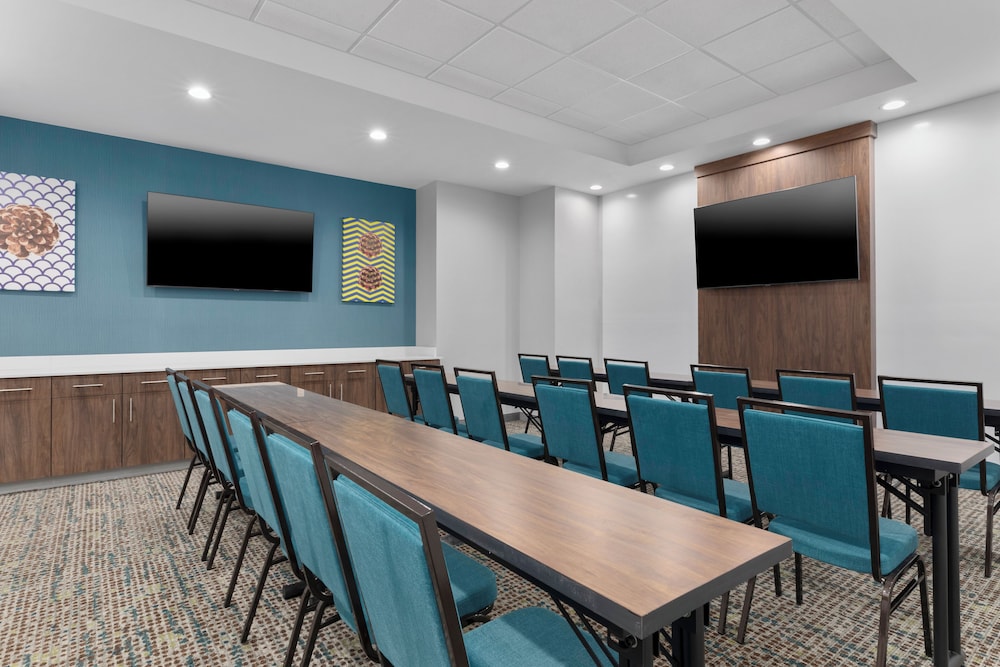Hampton Inn Saline - photo 33