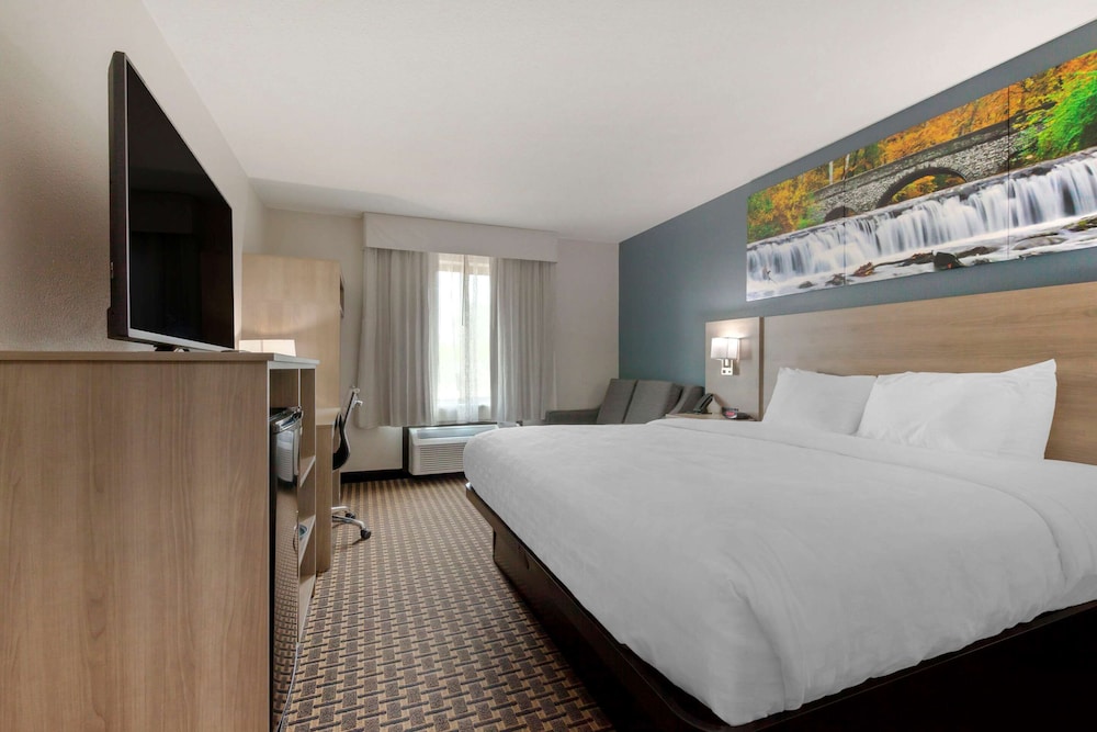 Red Roof Inn & Suites Tomah - photo 11