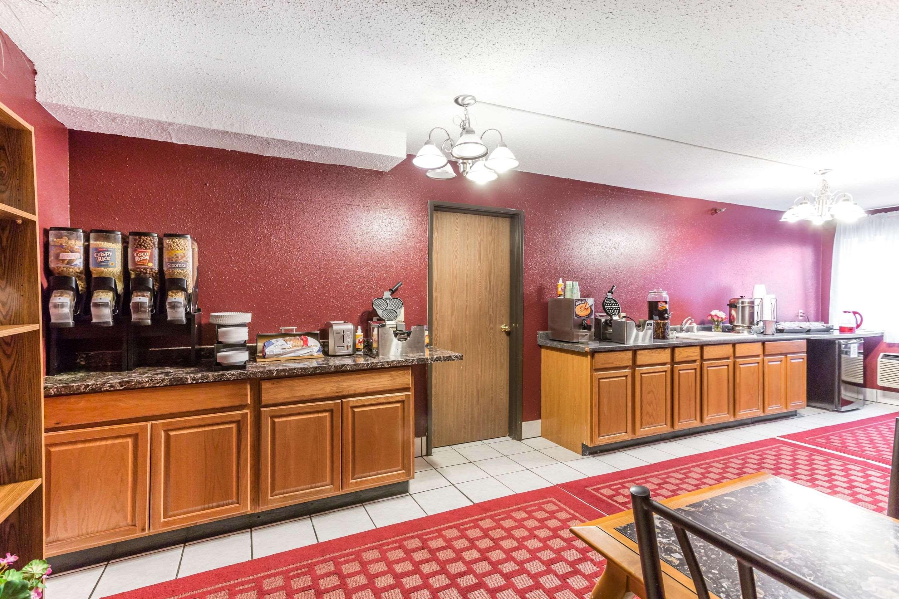 Econo Lodge Laramie WY - photo 35