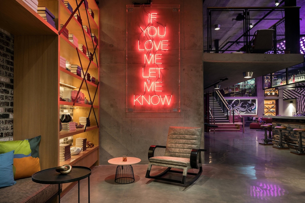 Moxy San Diego Downtown Gaslamp Quarter - photo 3