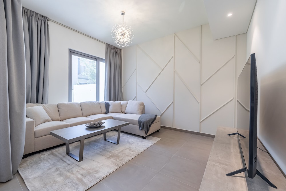 Spacious 3BDR Townhouse I Garden I Tilal Al ghaf — 4-Star Luxury Hotel in Dubai, United Arab Emirates