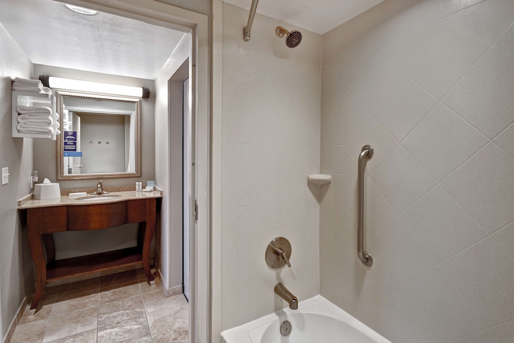 Hampton Inn & Suites Alexandria Old Town Area South - photo 34