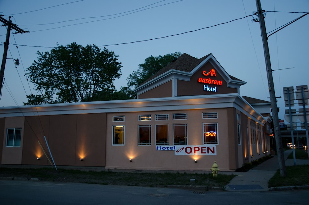 AAshram Hotel by Niagara River - photo 27