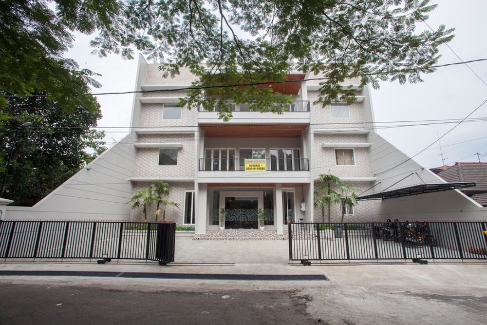 Reddoorz Syariah Near Universitas Negeri Malang — Malang
