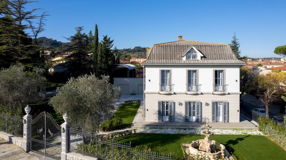 Villa Irma 10 — 4-Star Luxury Hotel in Casciana Terme, Italy