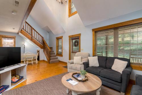 Canadian Hemlock . Trailside Lodging — hotel in Millersburg