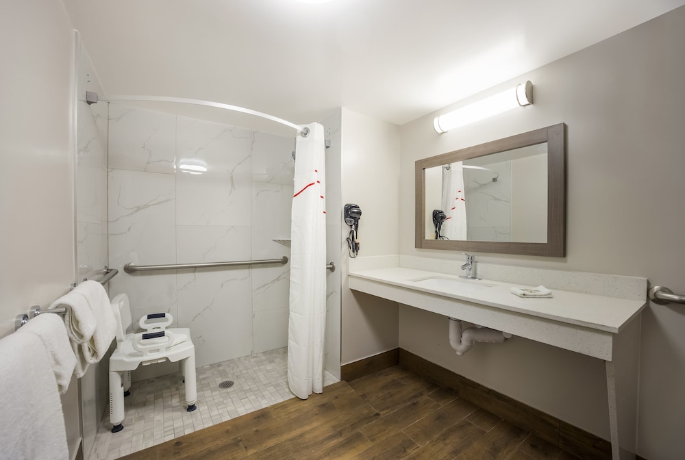 Red Roof Inn & Suites Thomasville - photo 21