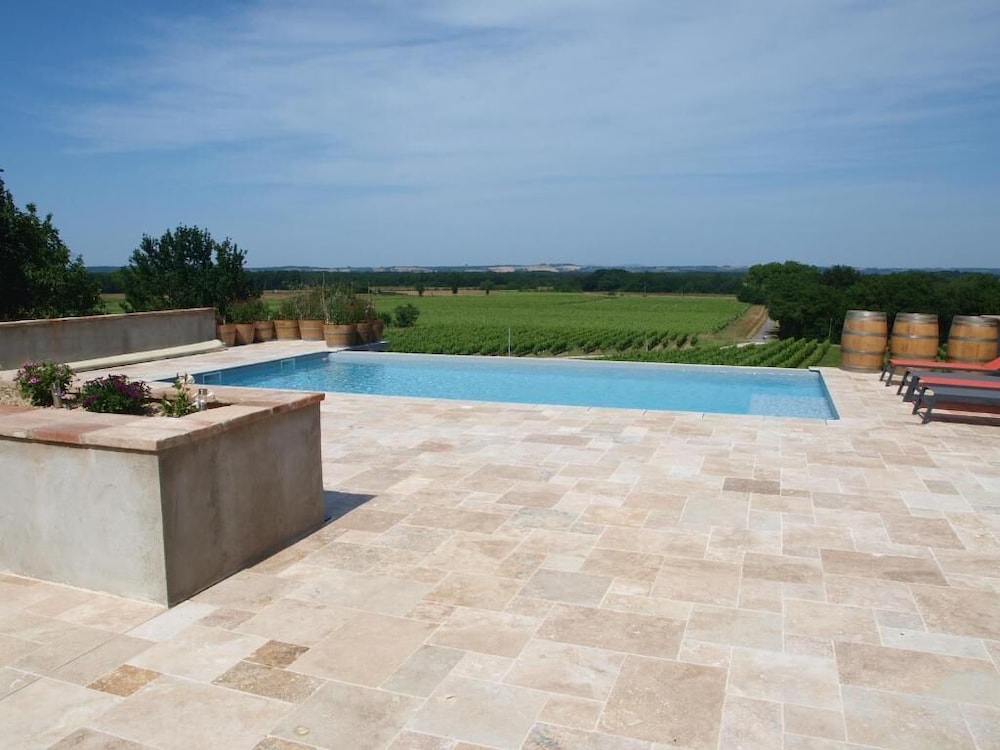 Domaine de Codeval - carbon neutral hotel in Fronton
