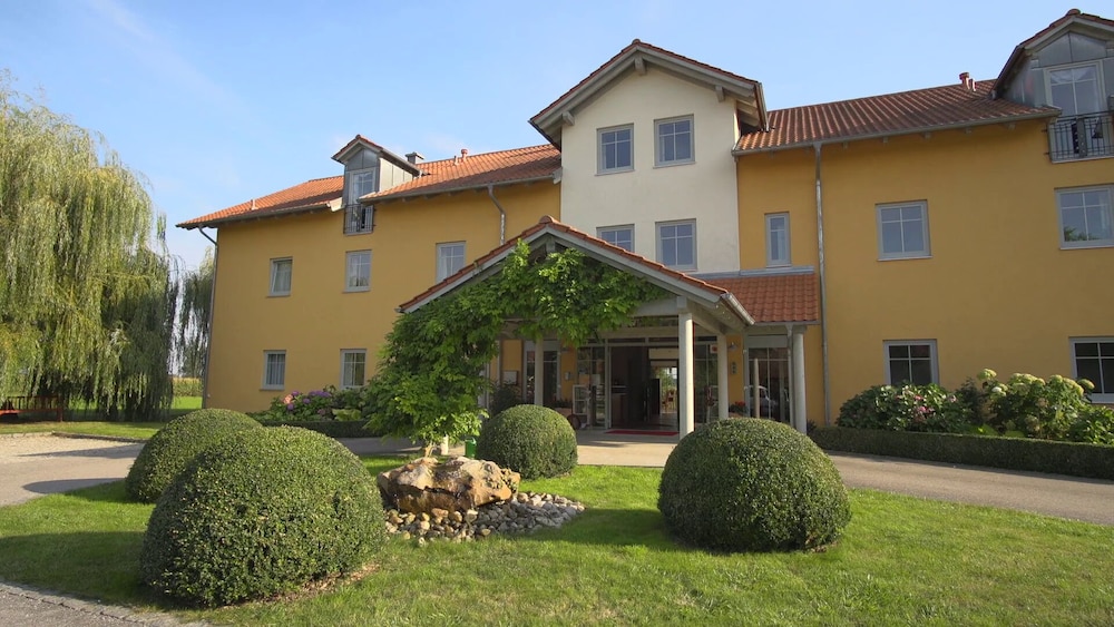 Landhotel Larenzen — Kirchham — photo 2