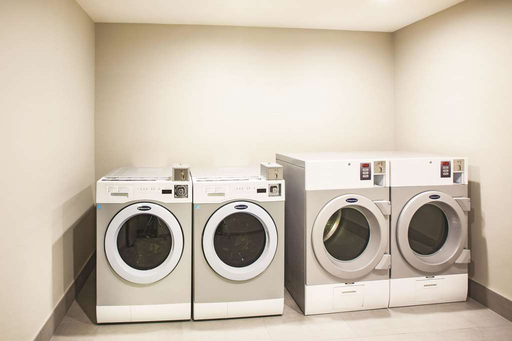 La Quinta Inn & Suites by Wyndham McAllen La Plaza Mall - photo 41