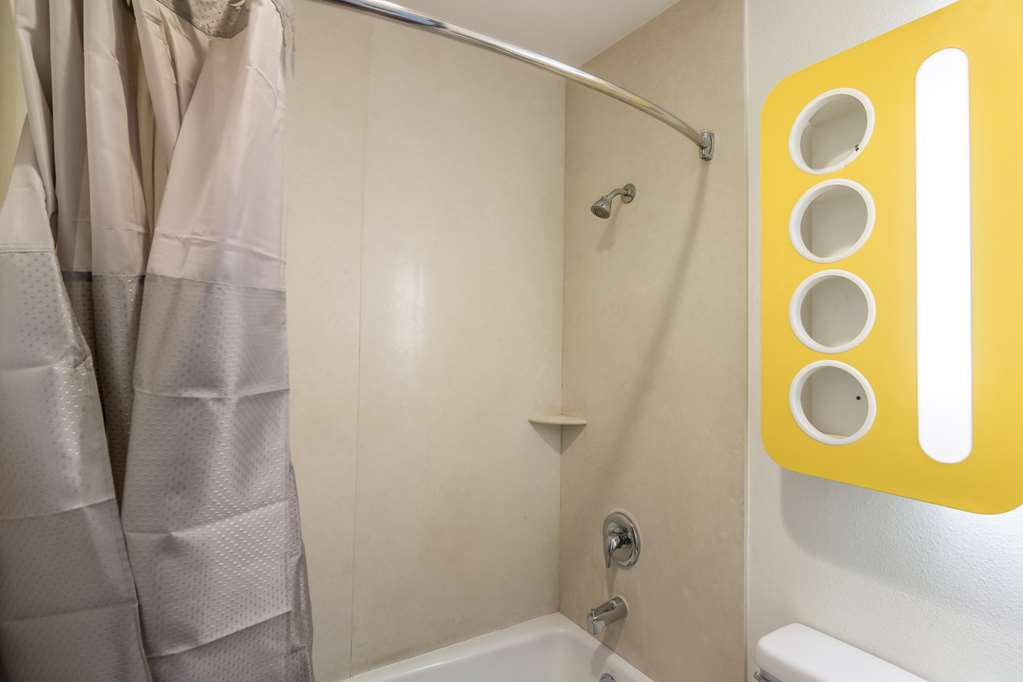 Motel 6 Bell Gardens - photo 22