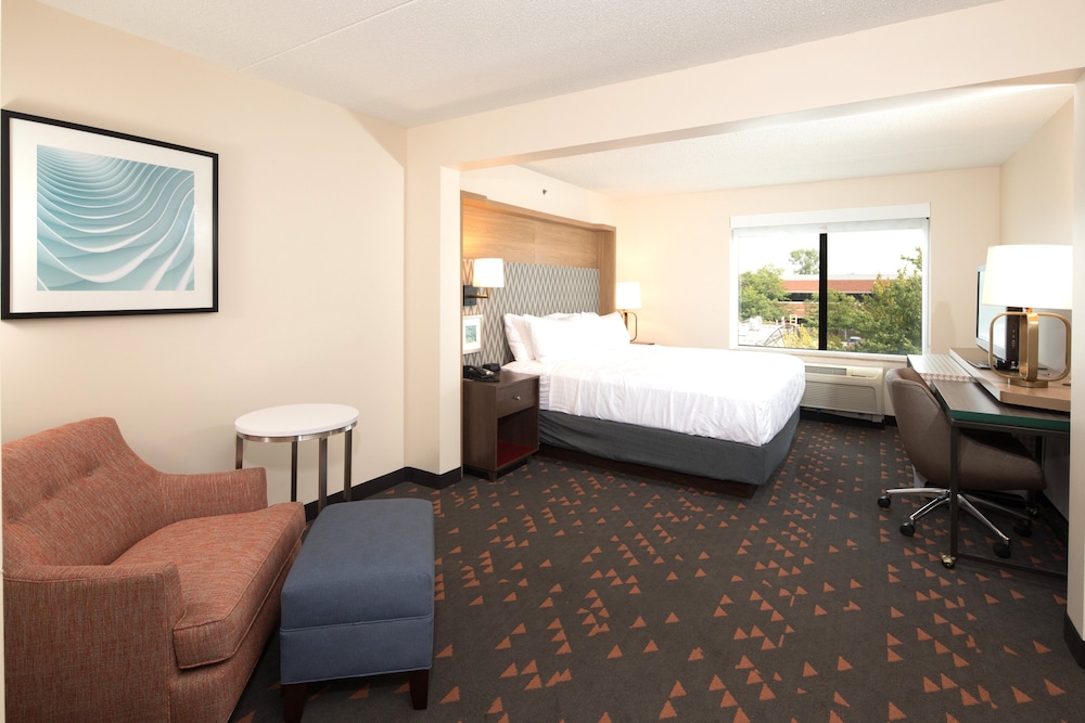 Holiday Inn & Suites Ann Arbor Univ Michigan Area by IHG - photo 14