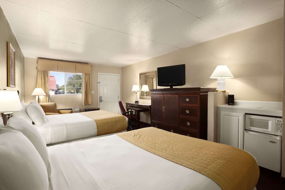 Days Inn by Wyndham Montrose - photo 42