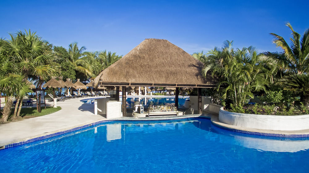 Poolside Bar