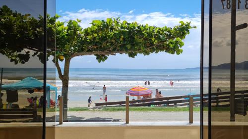 Apto pé na areia em Meia Praia Itapema 3 dormitórios — 4-Star Luxury Hotel in Itapema, Brasil