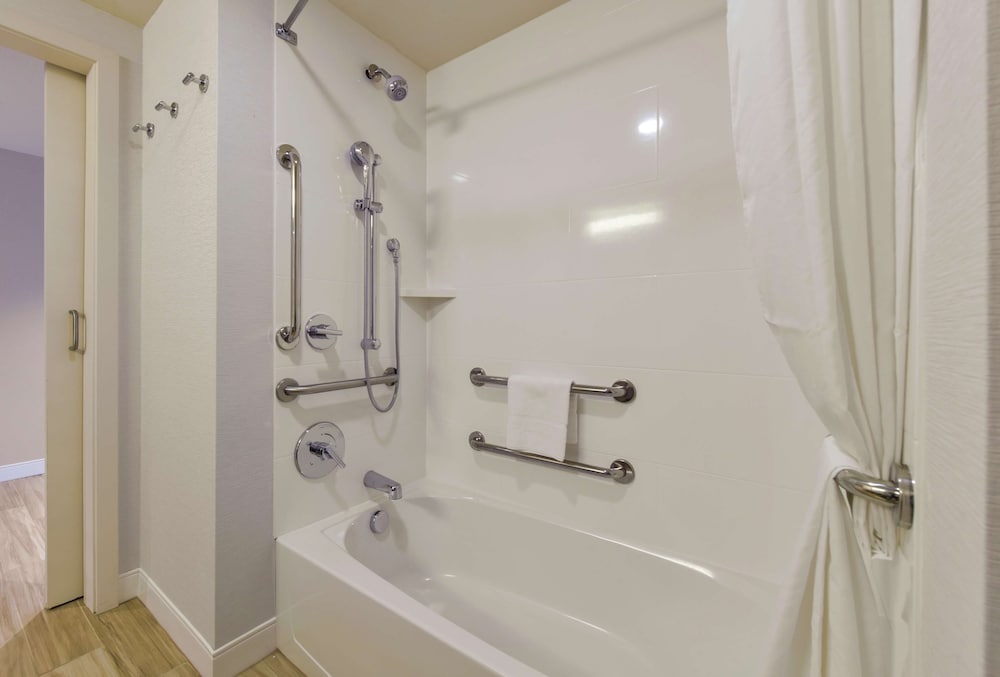 Hampton Inn & Suites Seattle Redmond - photo 33