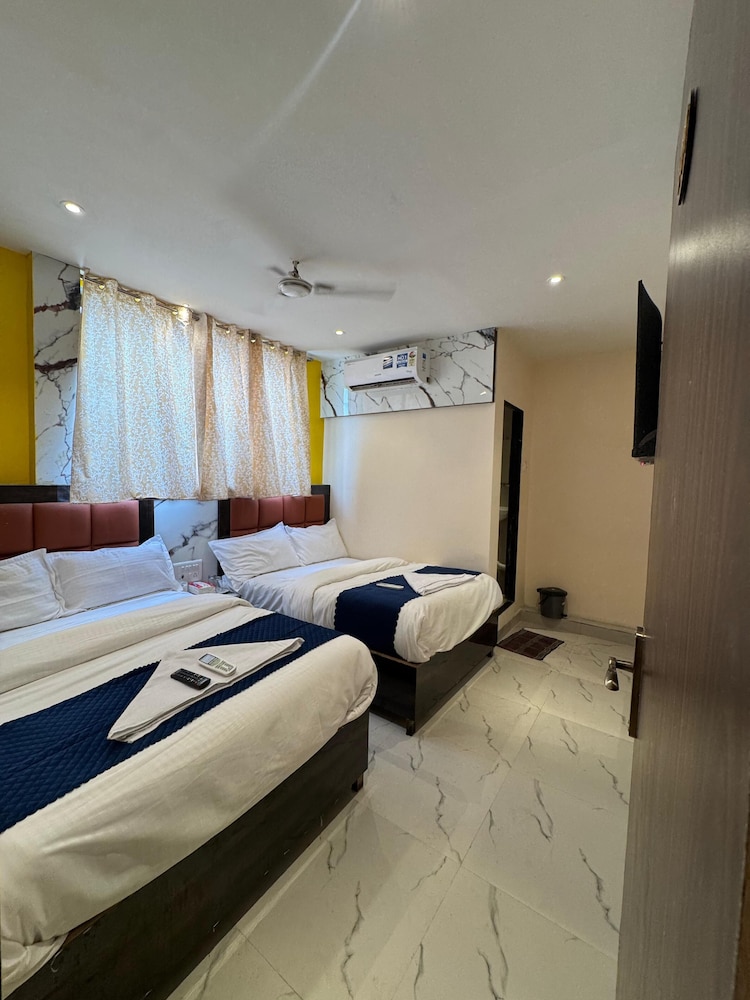 Hotel Rishi Palace