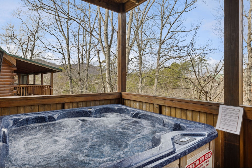 Mountain Escape Book Now - last minute hotel in Pigeon Forge