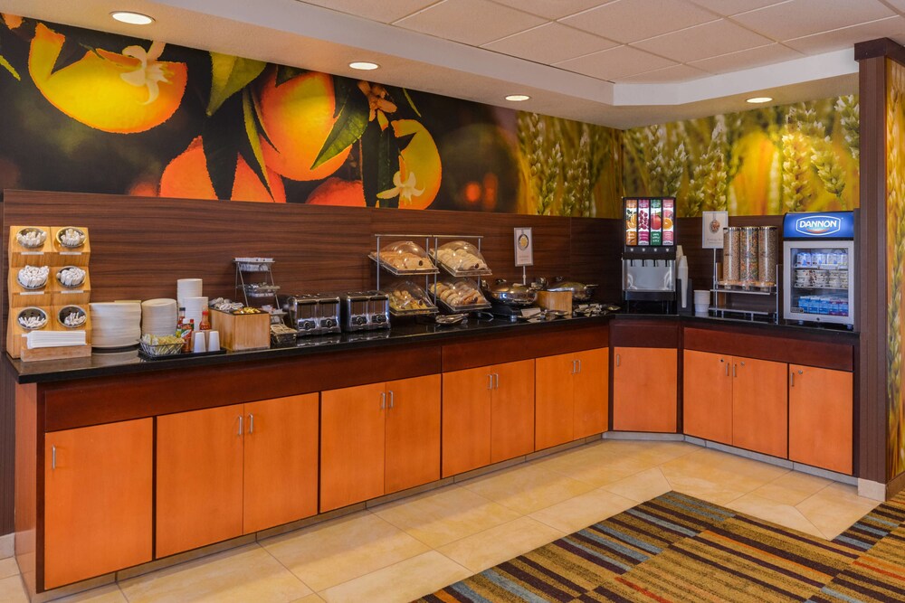 Fairfield Inn & Suites by Marriott Santa Maria - photo 41